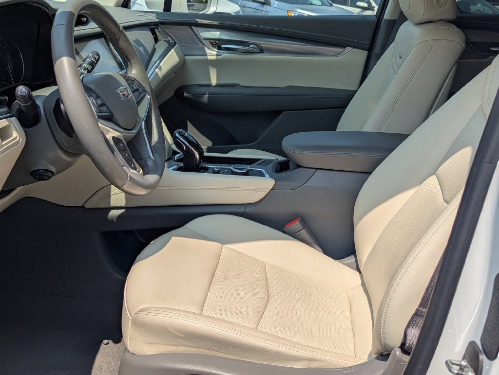 Used 2020 Cadillac XT5 Premium Luxury AWD/4WD image 12