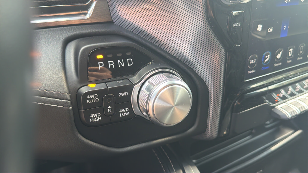Used 2020 RAM 1500 Limited w/ Black Appearance Package AWD/4WD image 18