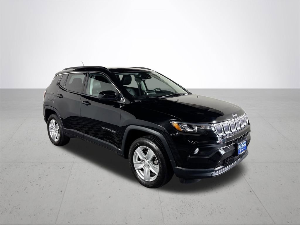 Used 2022 Jeep Compass Latitude w/ Sun and Sound Group AWD/4WD image 4