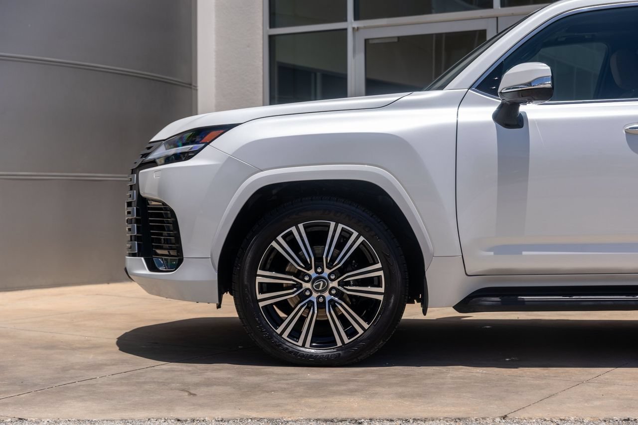 Used 2024 Lexus LX 600 4WD w/ Luxury Package image 15