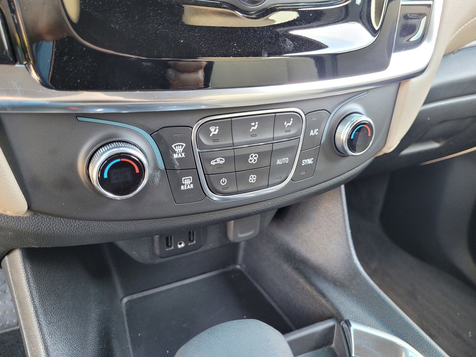 Used 2023 Chevrolet Traverse LS image 19