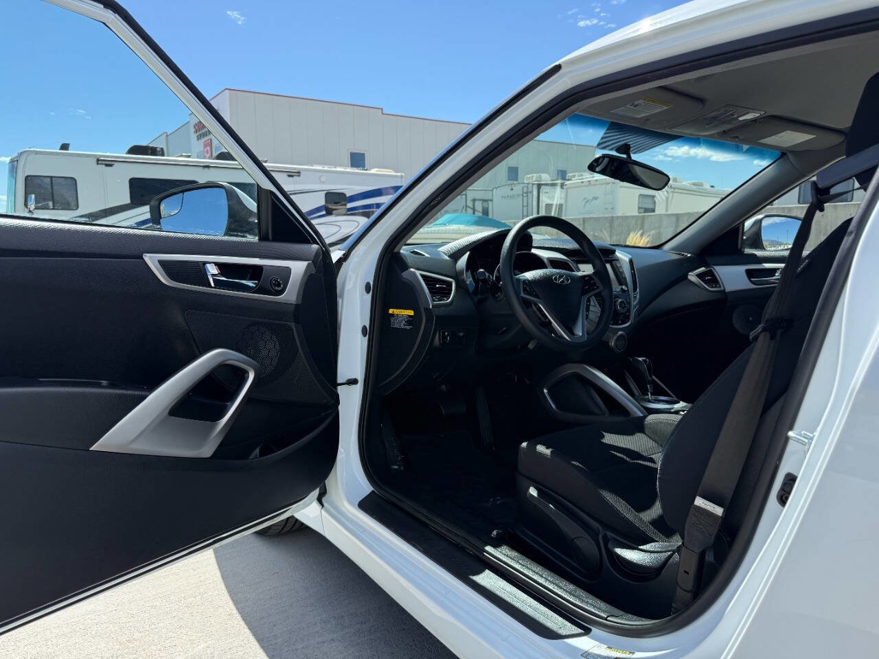 Used 2016 Hyundai Veloster image 14