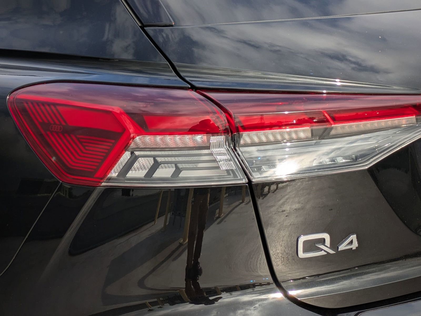 Used 2023 Audi Q4 e-tron Premium Plus image 18