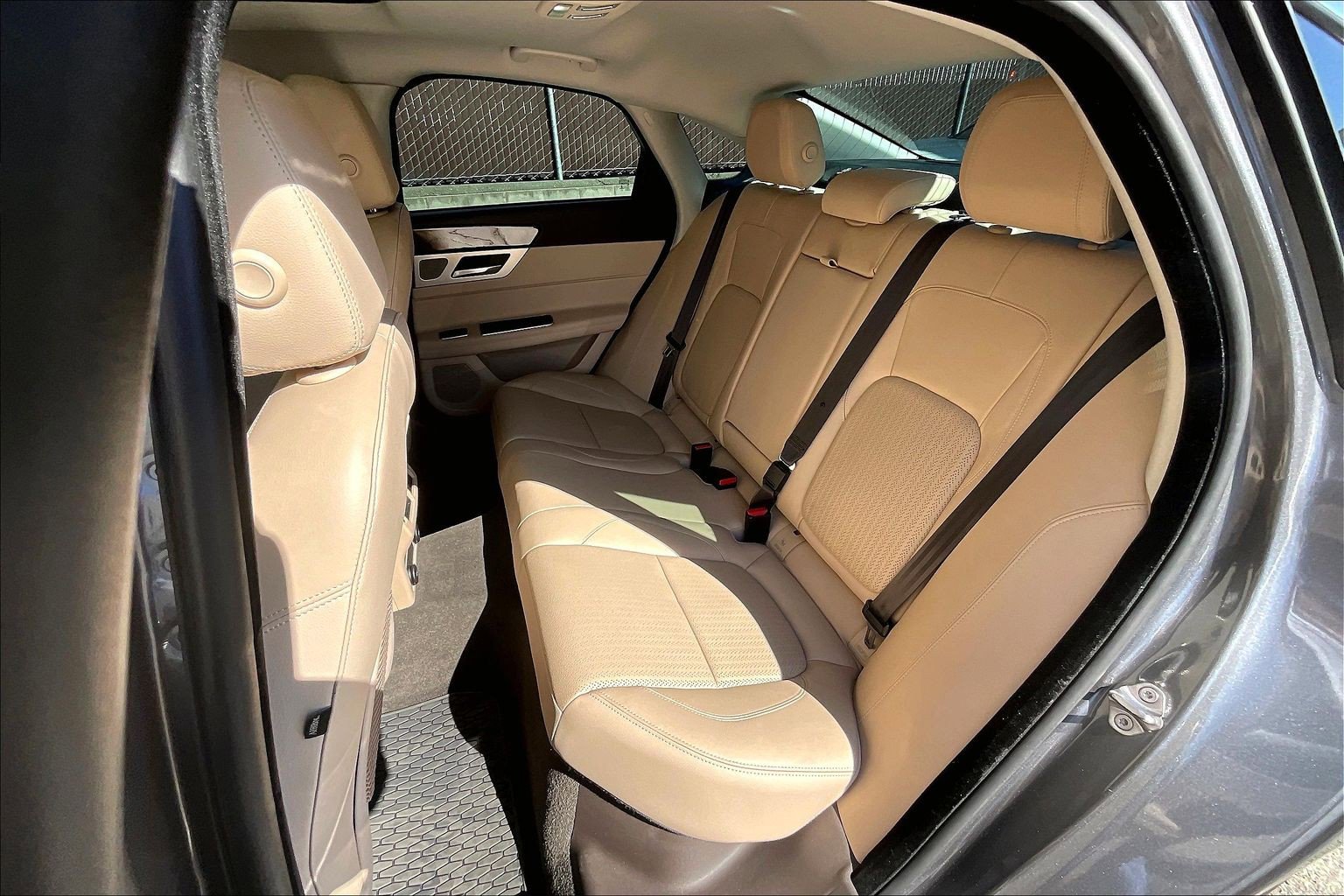 Used 2017 Jaguar XF Prestige image 25