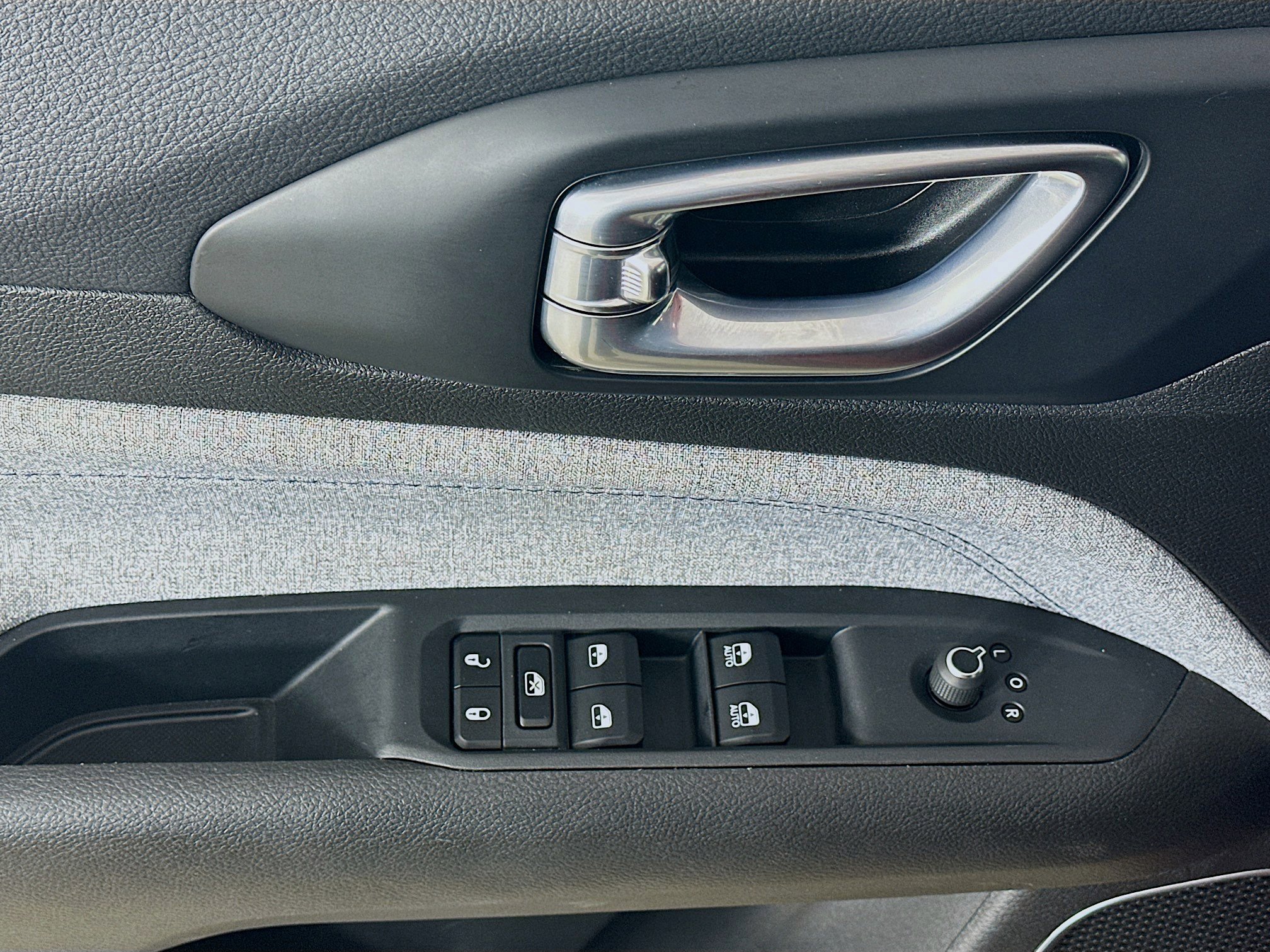 Certified 2025 Jeep Compass Sport image 22