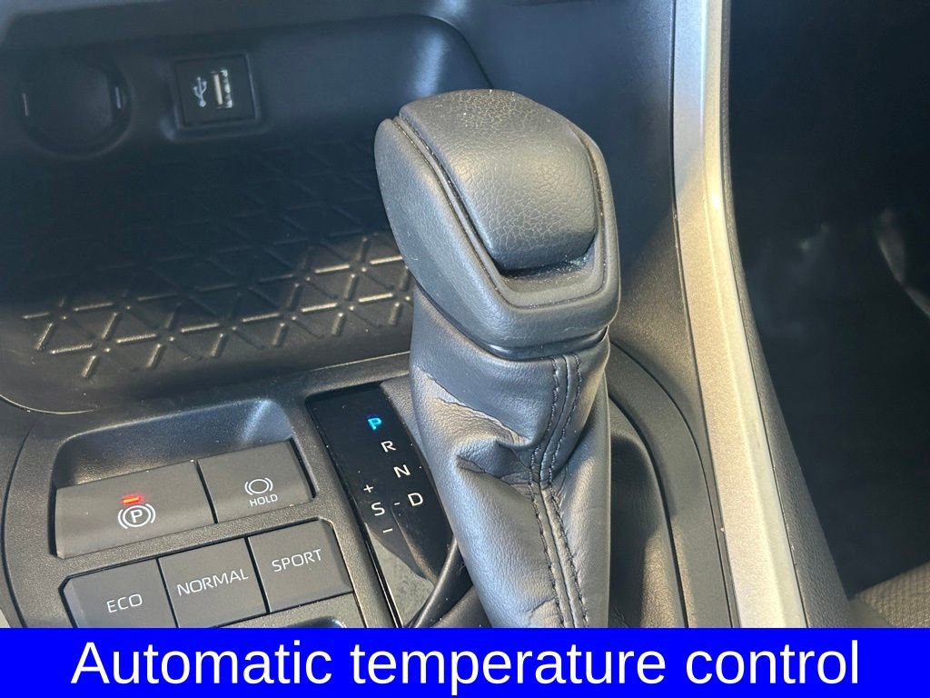Used 2025 Toyota RAV4 XLE image 12
