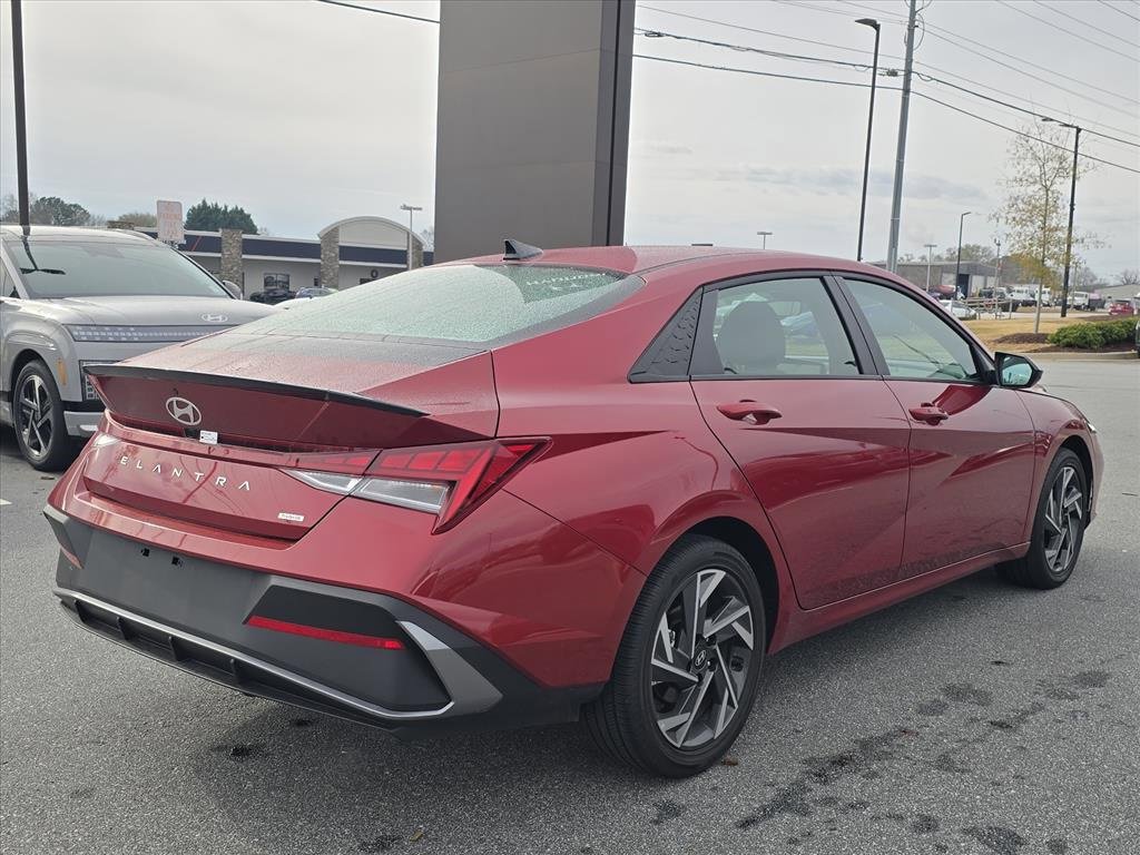 Used 2025 Hyundai Elantra SEL image 3