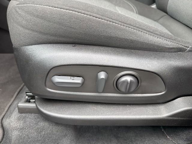 Used 2023 Chevrolet Traverse LT image 11