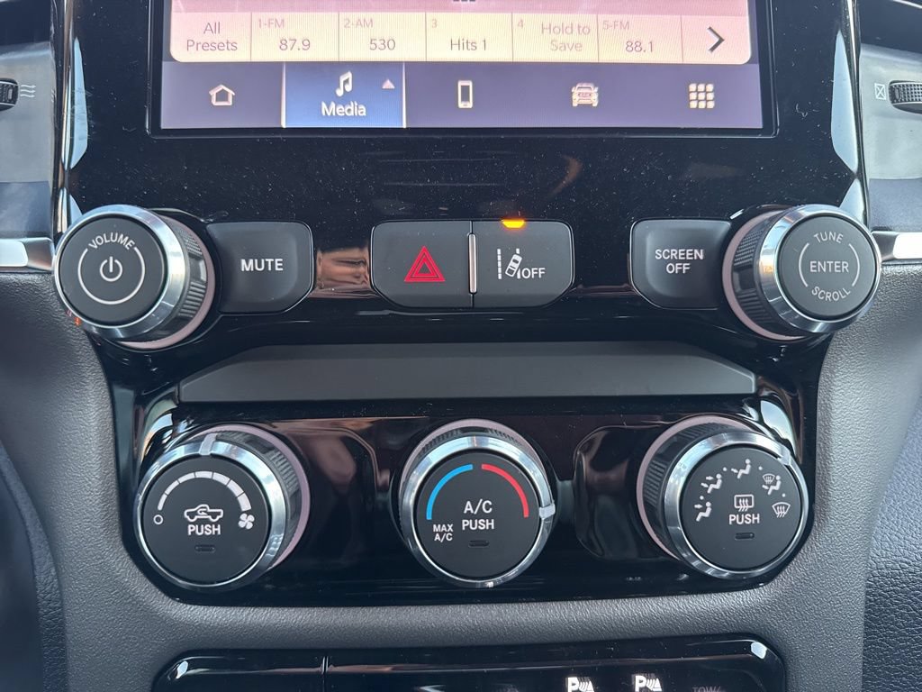 New 2026 RAM 1500 Express AWD/4WD image 16