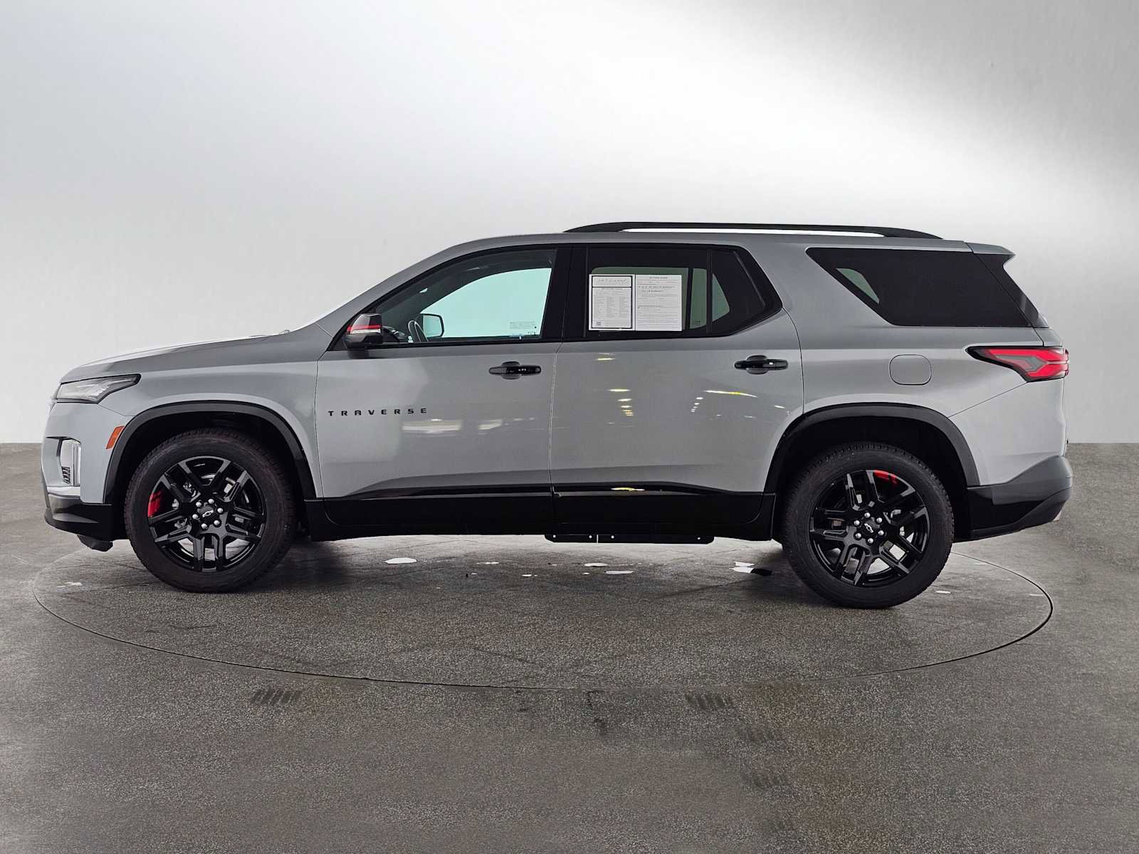 Used 2023 Chevrolet Traverse Premier w/ Redline Edition image 6