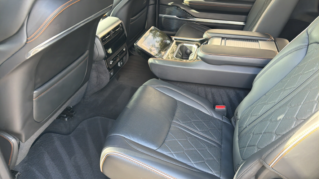 Used 2023 Jeep Grand Wagoneer Series III AWD/4WD image 24