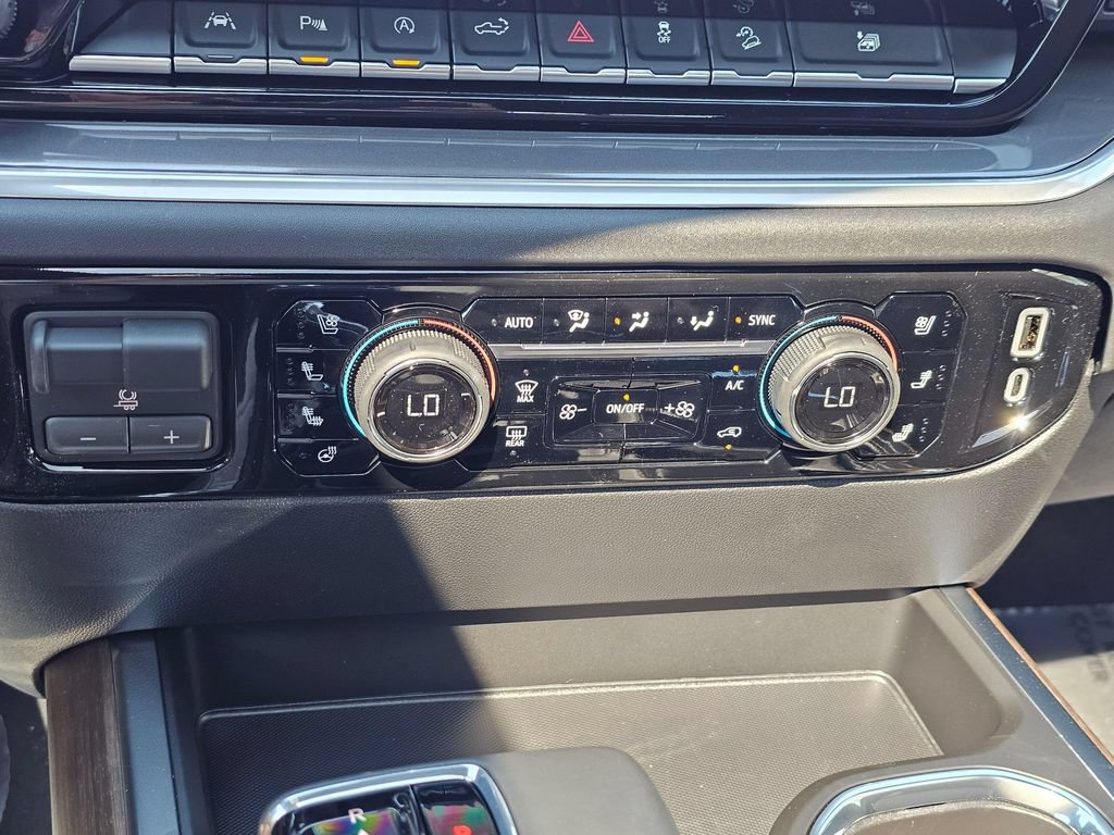 New 2026 Chevrolet Silverado 1500 High Country w/ Technology Package AWD/4WD image 34