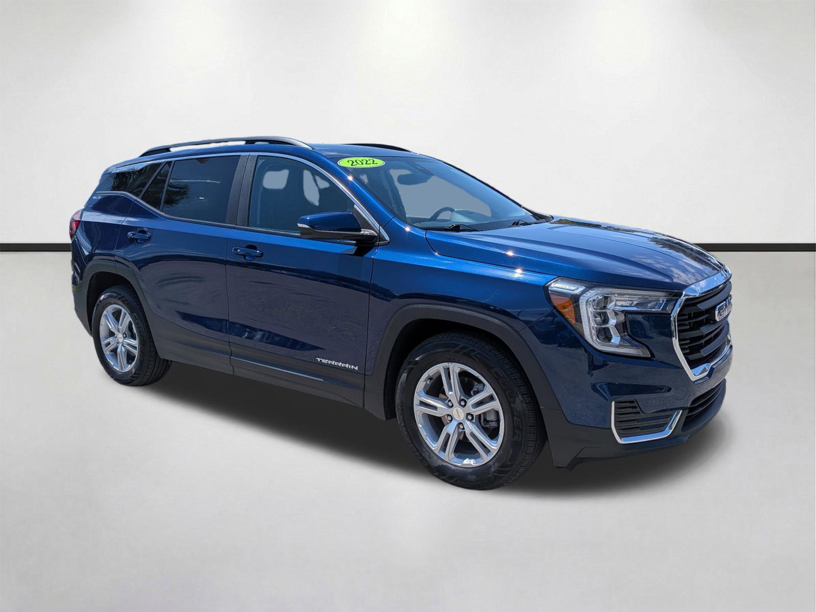 Used 2022 GMC Terrain SLE w/ Driver Convenience Package FWD image 2