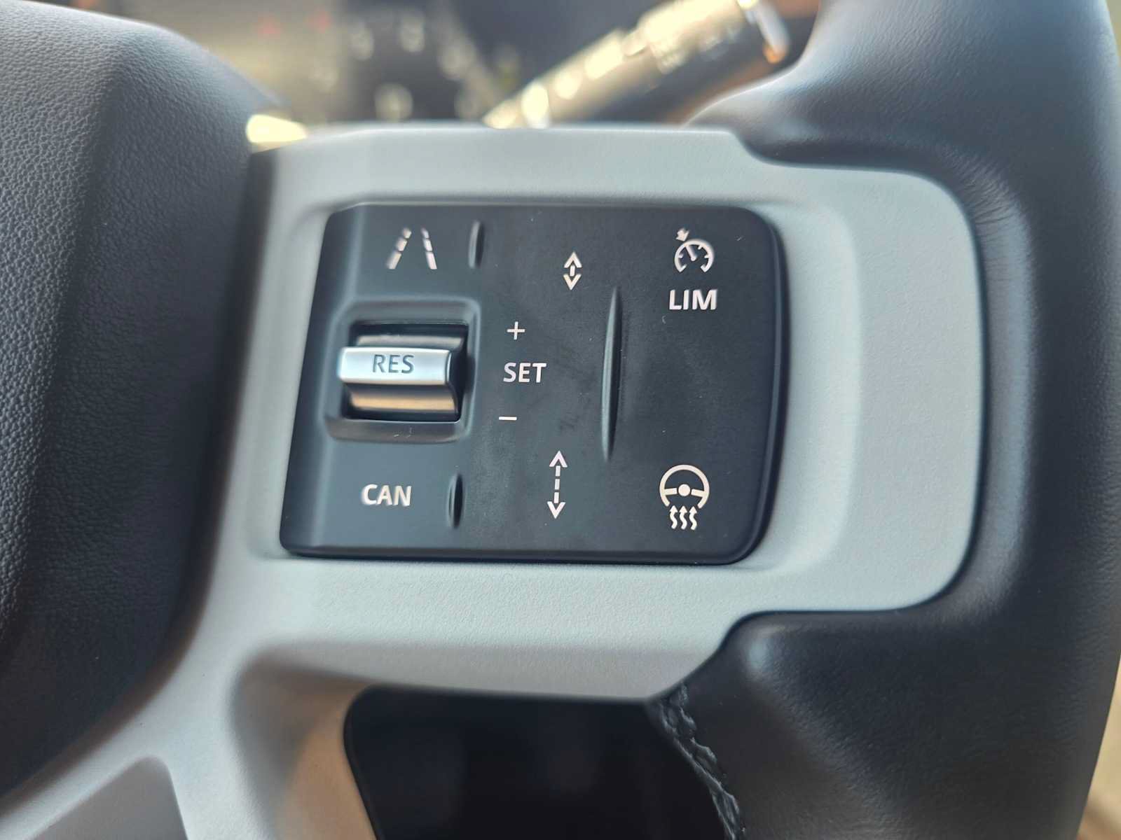 New 2026 Land Rover Defender 130 X-Dynamic SE AWD/4WD image 31