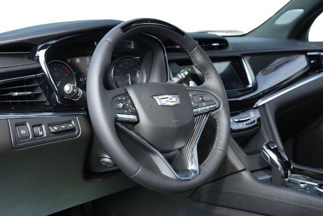 Used 2022 Cadillac XT6 Sport w/ Technology Package image 25