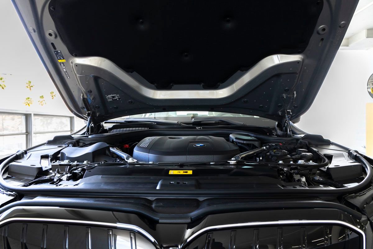 New 2026 BMW 550e xDrive w/ Premium Package AWD/4WD image 36