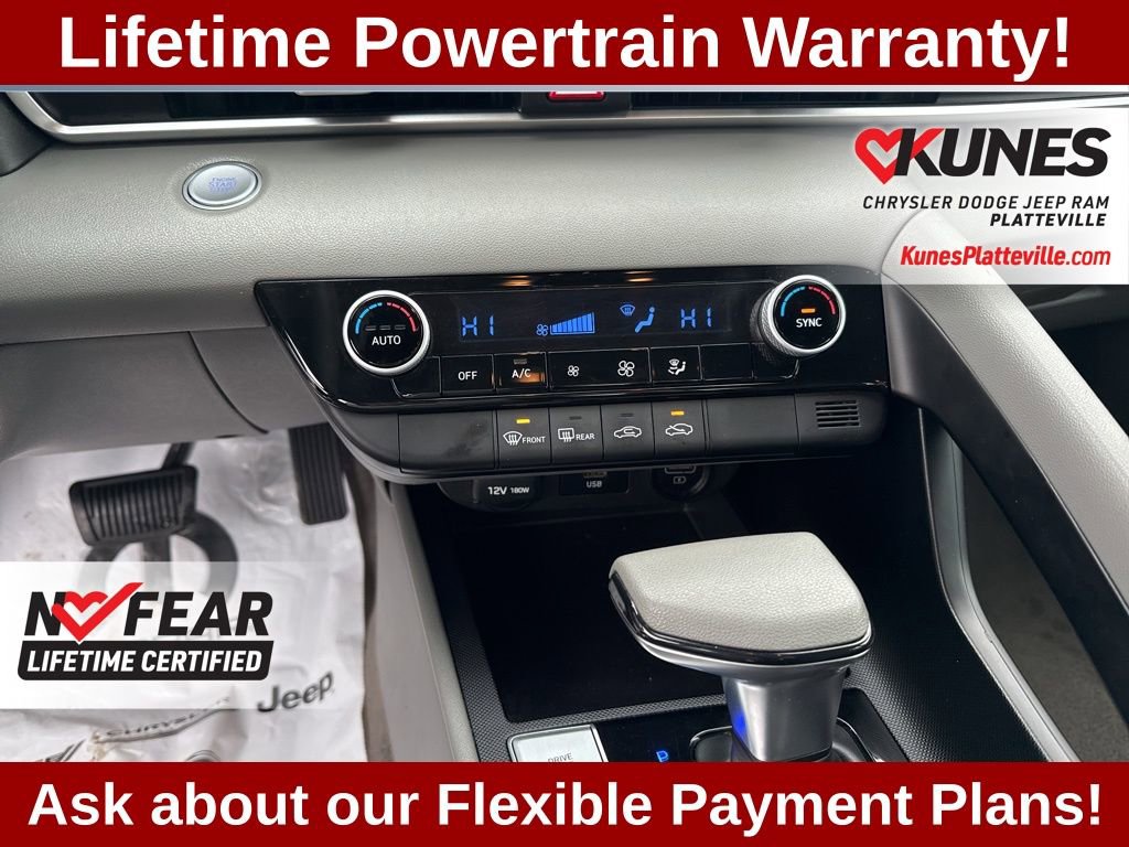 Used 2023 Hyundai Elantra SEL image 25