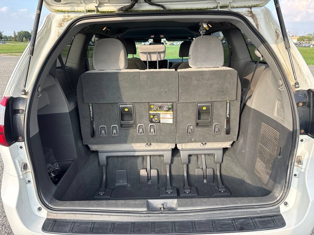 Used 2019 Toyota Sienna LE AWD/4WD image 10