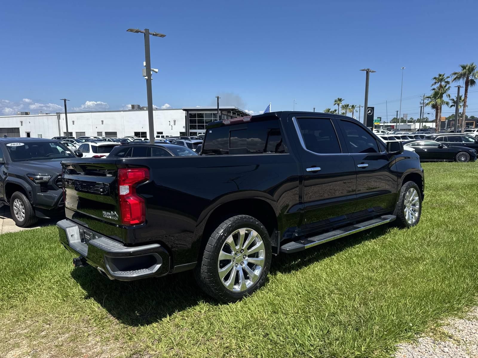 Used 2020 Chevrolet Silverado 1500 High Country AWD/4WD image 5