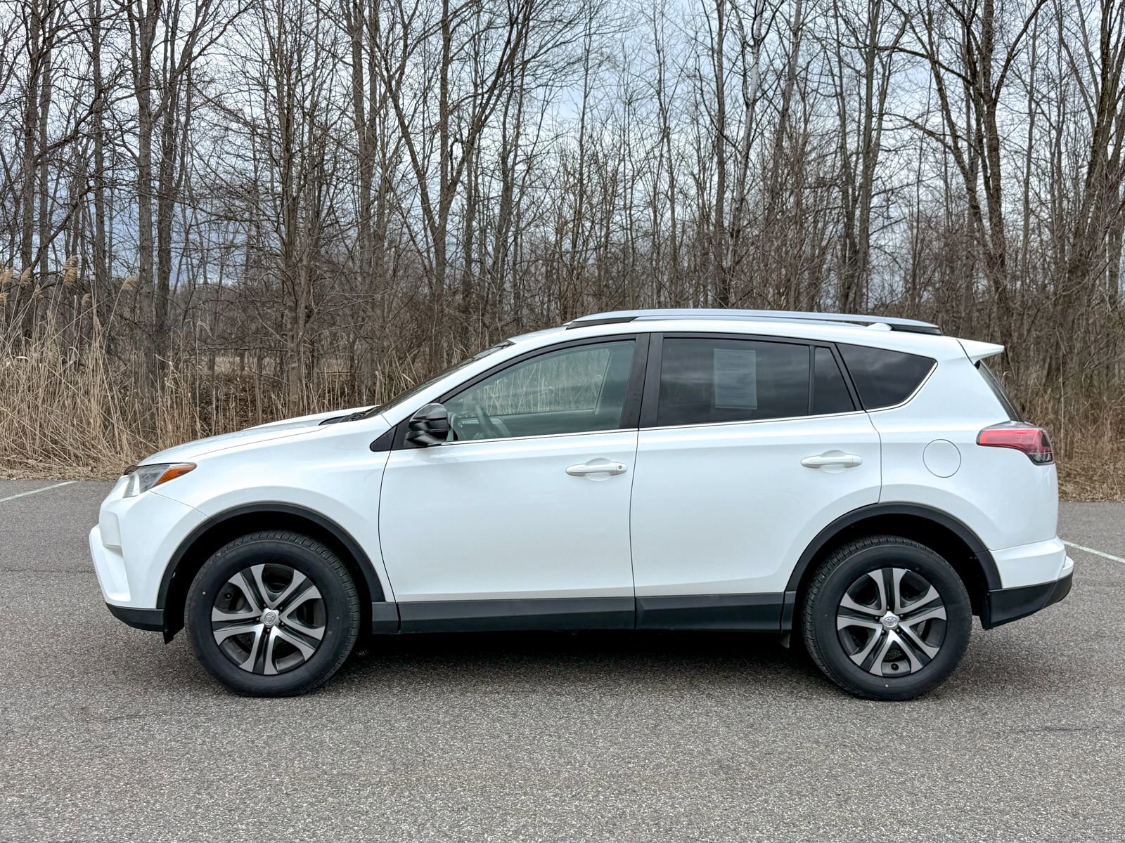 Used 2018 Toyota RAV4 LE w/ All Weather Liner Package image 8