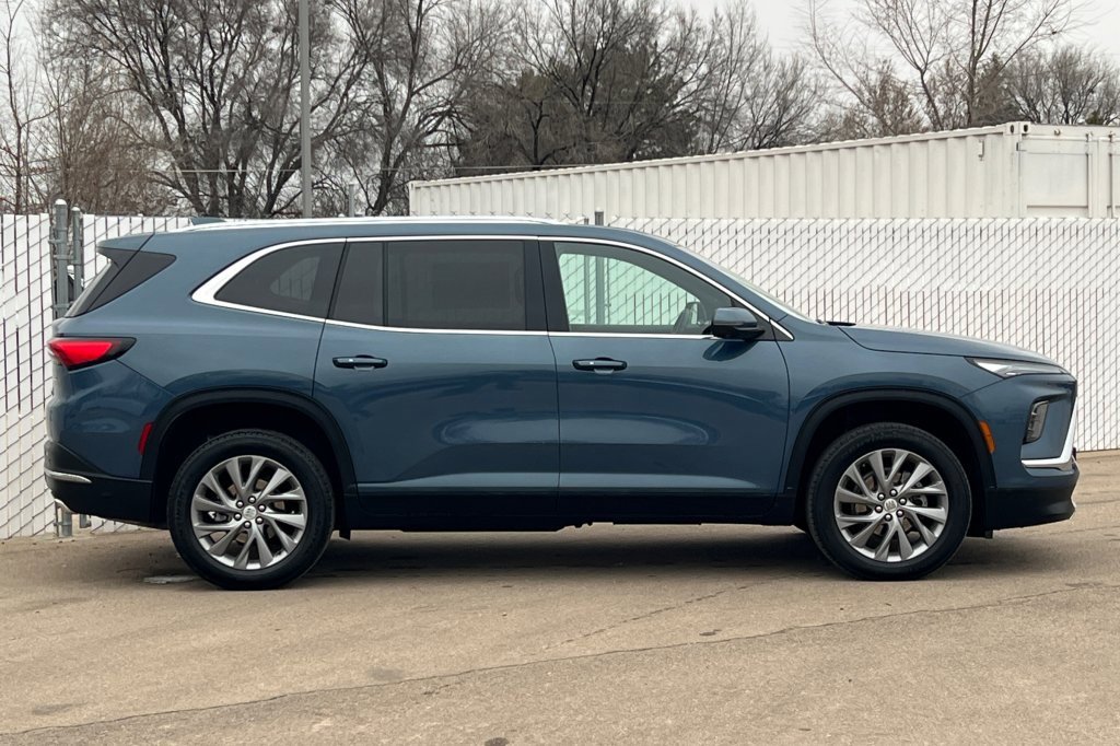 Used 2025 Buick Enclave Preferred video 3