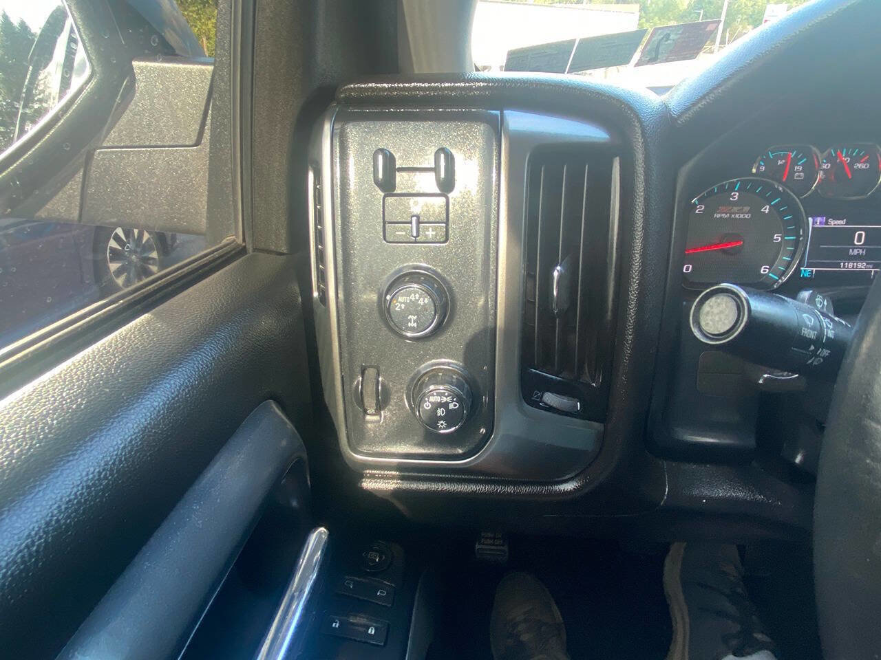 Used 2018 Chevrolet Silverado 1500 LT w/ All Star Edition image 39