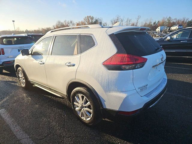 Used 2017 Nissan Rogue SV w/ SV Premium Package image 4