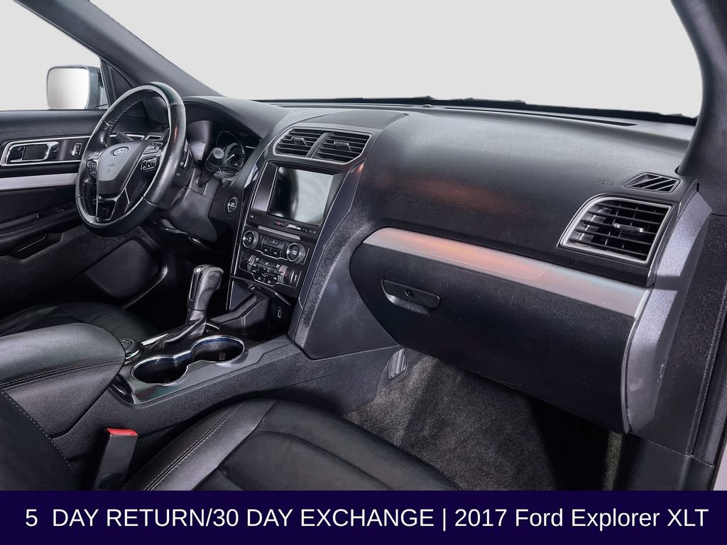 Used 2017 Ford Explorer XLT w/ Equipment Group 202A AWD/4WD image 34