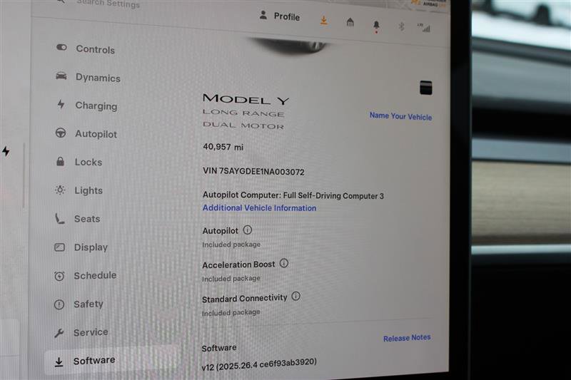 Used 2022 Tesla Model Y Long Range image 18