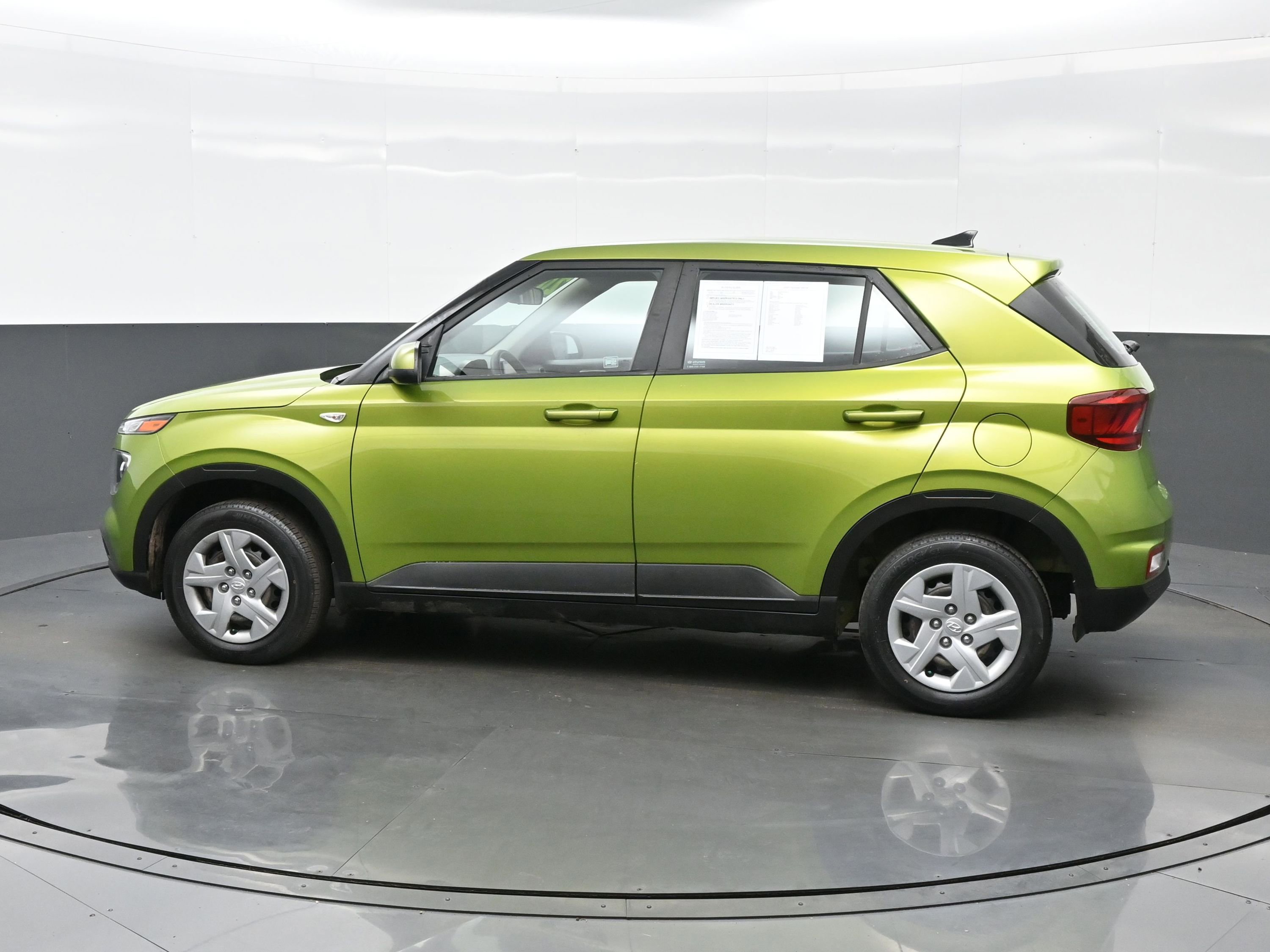 Used 2020 Hyundai Venue SE image 5