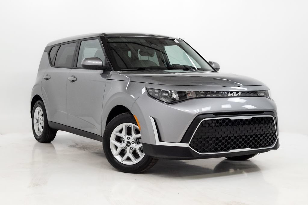 Certified 2025 Kia Soul LX w/ LX Technology Package FWD image 6
