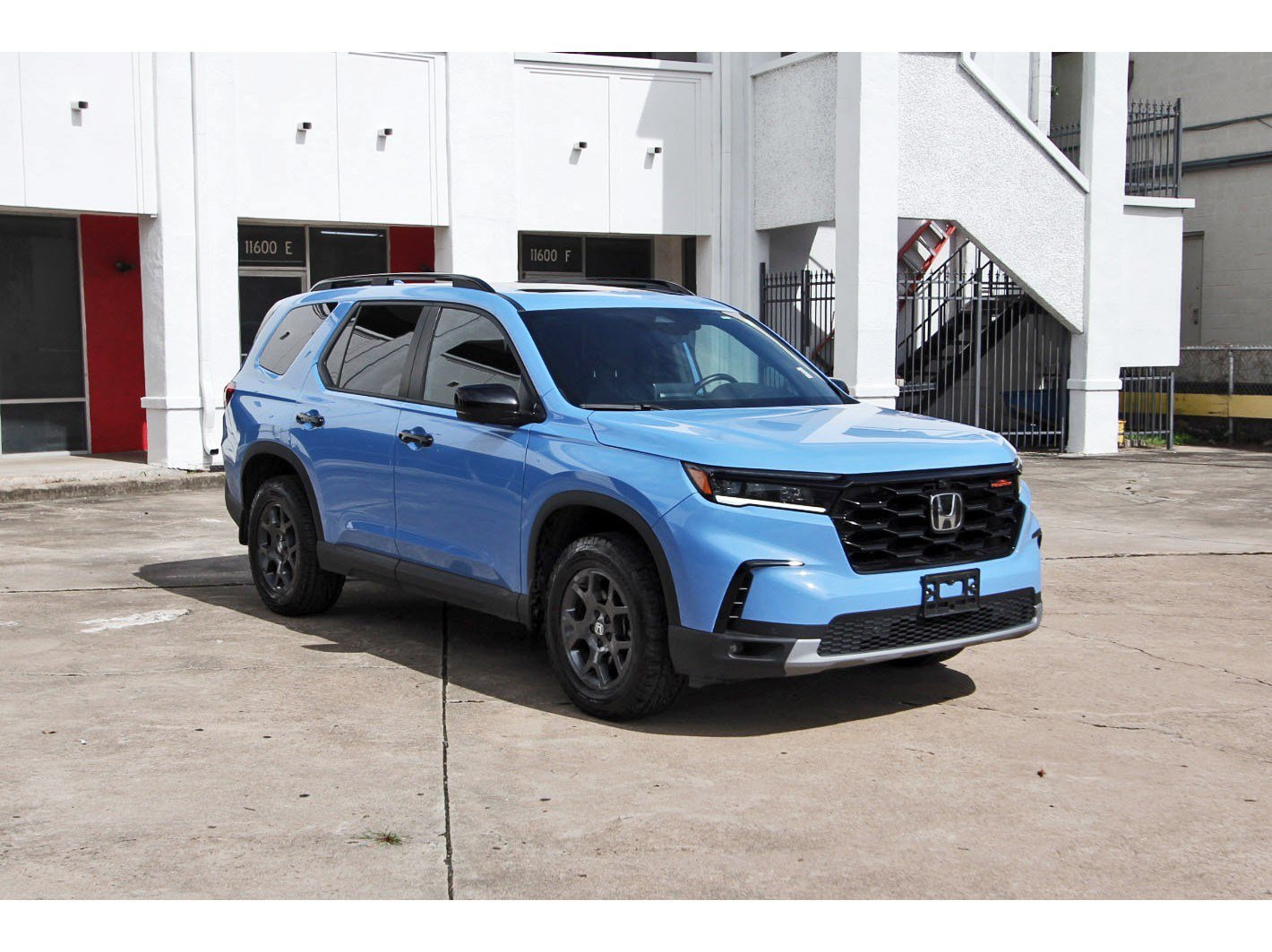 Used 2025 Honda Pilot TrailSport image 9