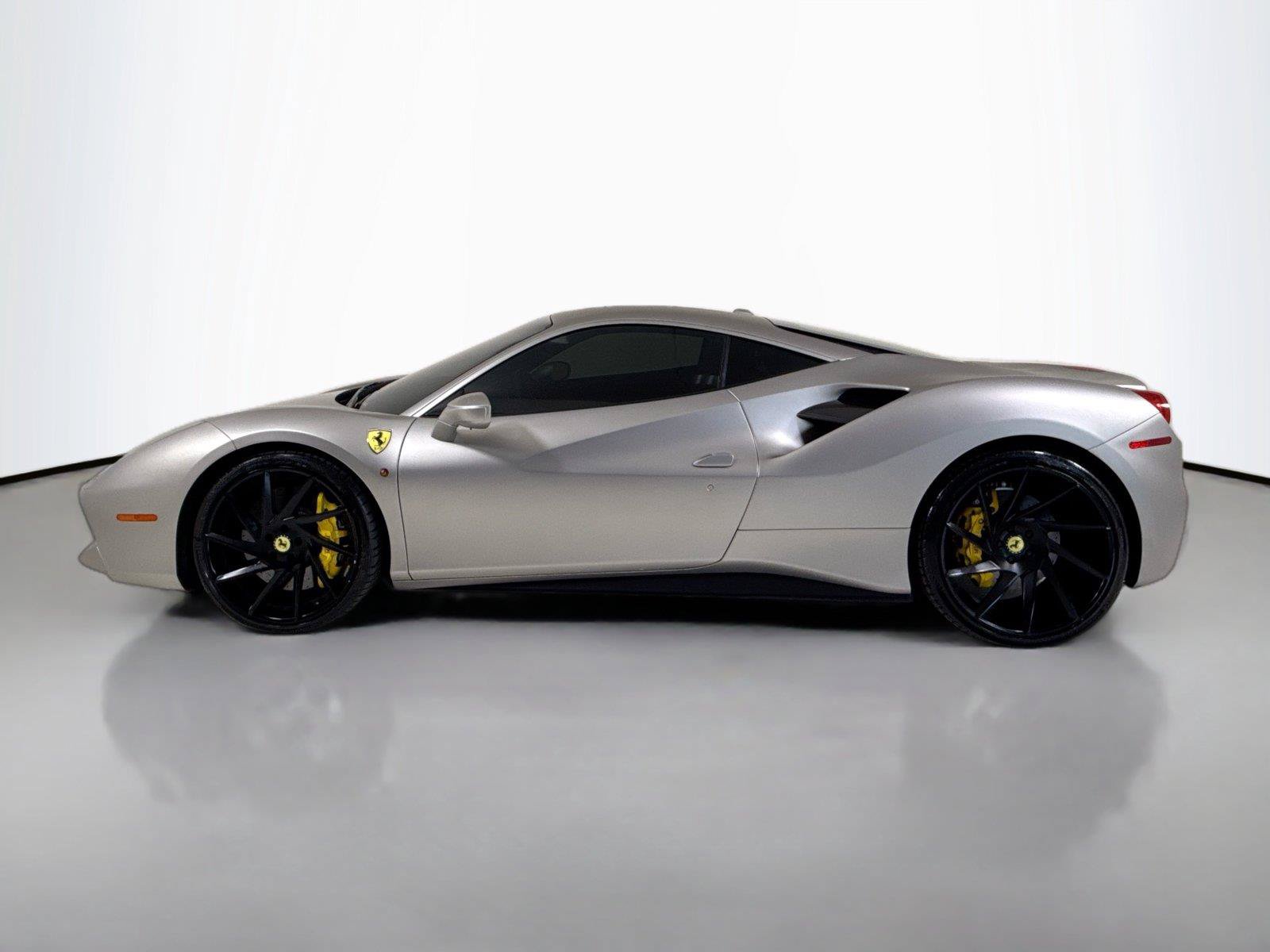 Used 2016 Ferrari 488 GTB RWD image 9