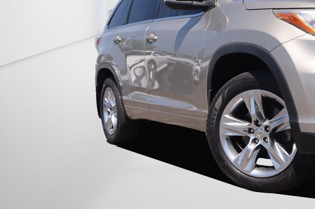 Used 2014 Toyota Highlander Limited AWD/4WD image 3