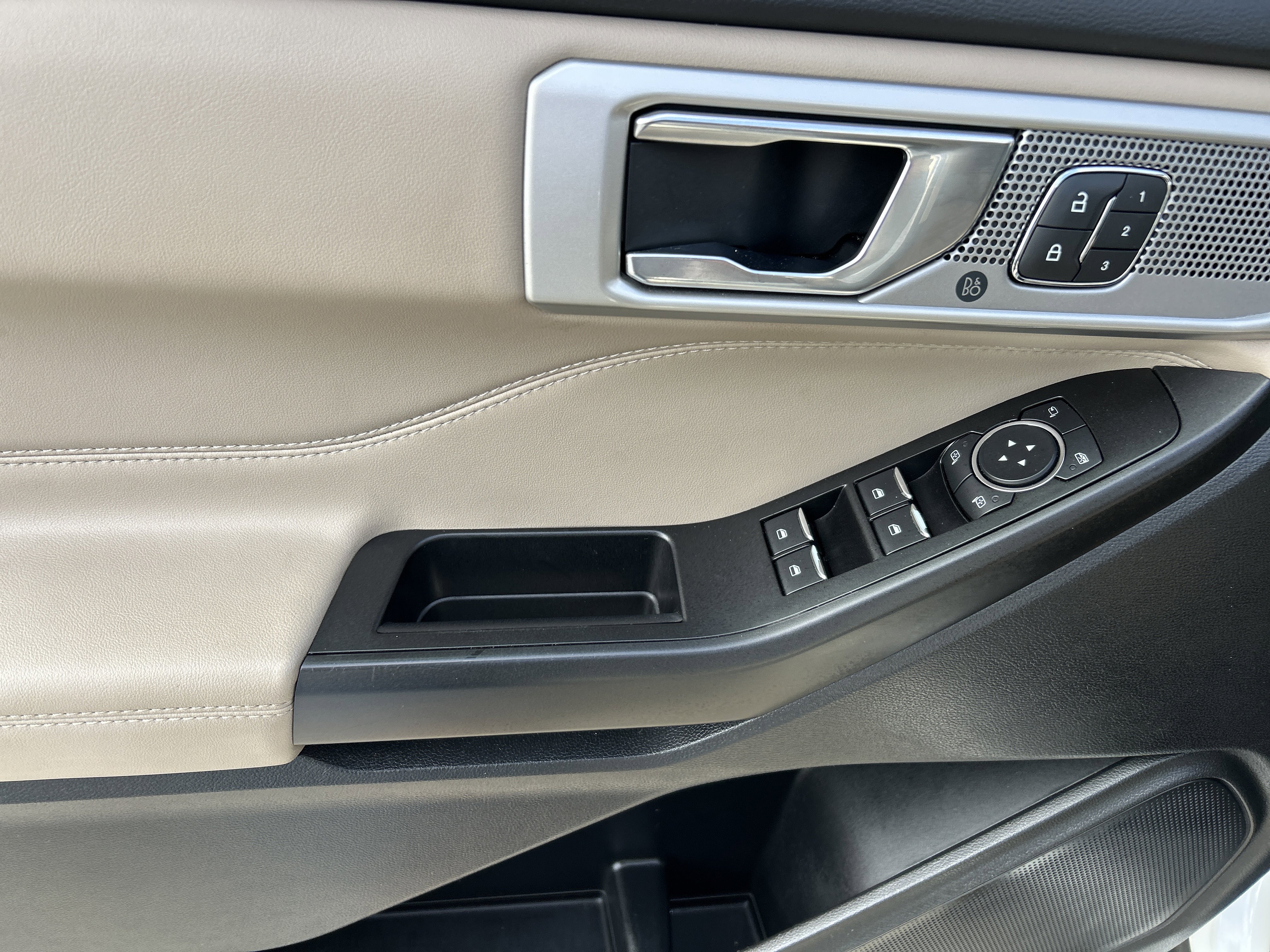 Used 2020 Ford Explorer Limited image 14