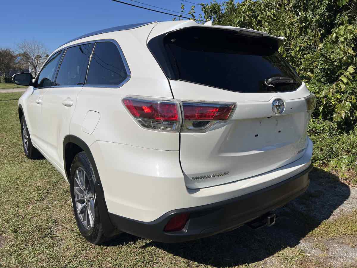 Used 2015 Toyota Highlander XLE image 6
