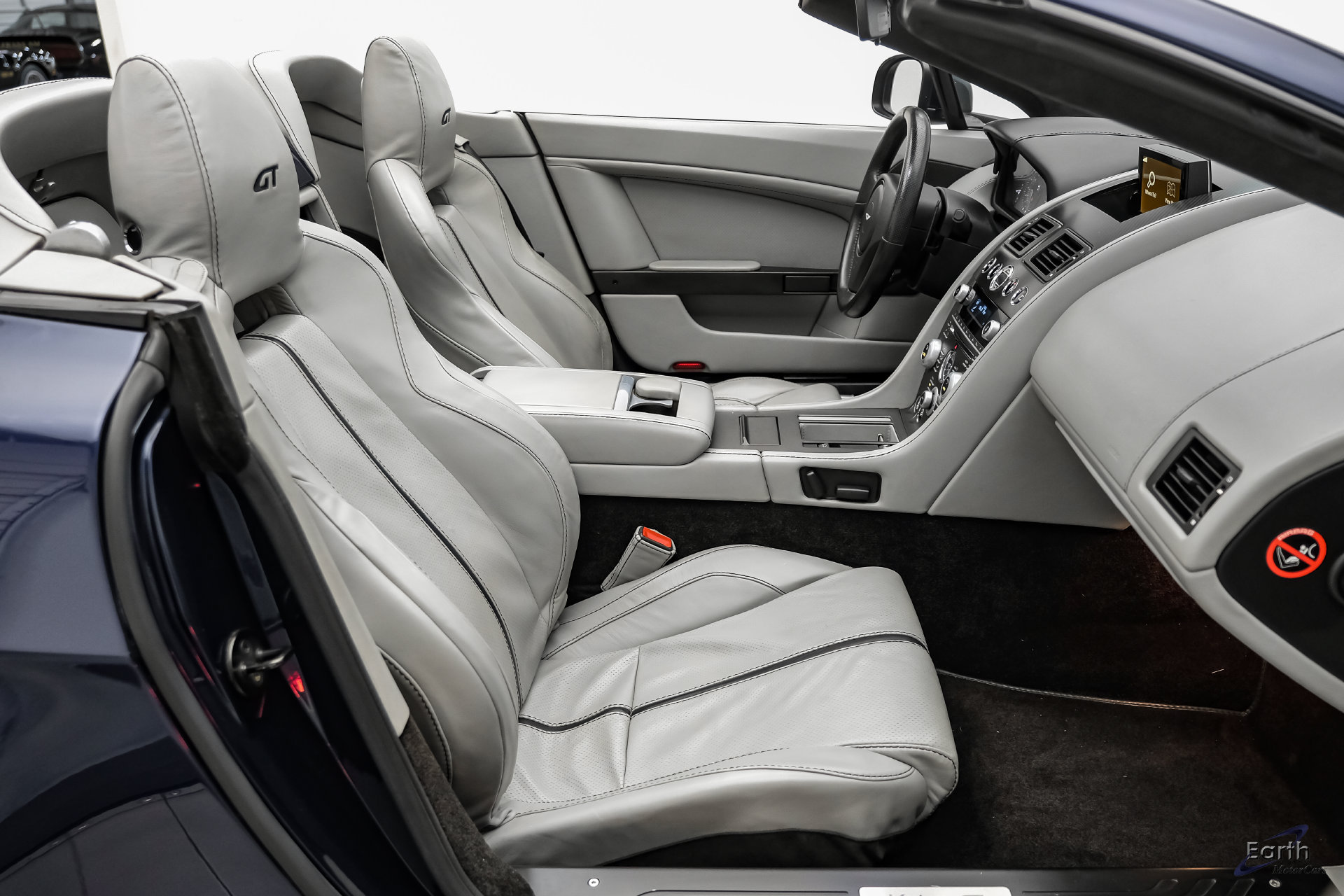 Used 2015 Aston Martin V8 Vantage GT RWD image 54