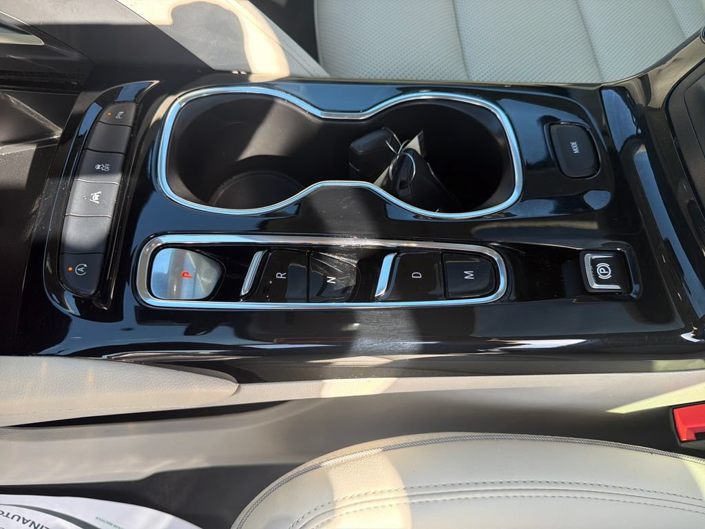 Used 2022 Buick Envision Essence w/ Safety Package FWD image 24