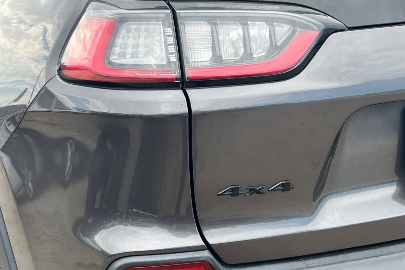 Used 2021 Jeep Cherokee Latitude Plus AWD/4WD image 13