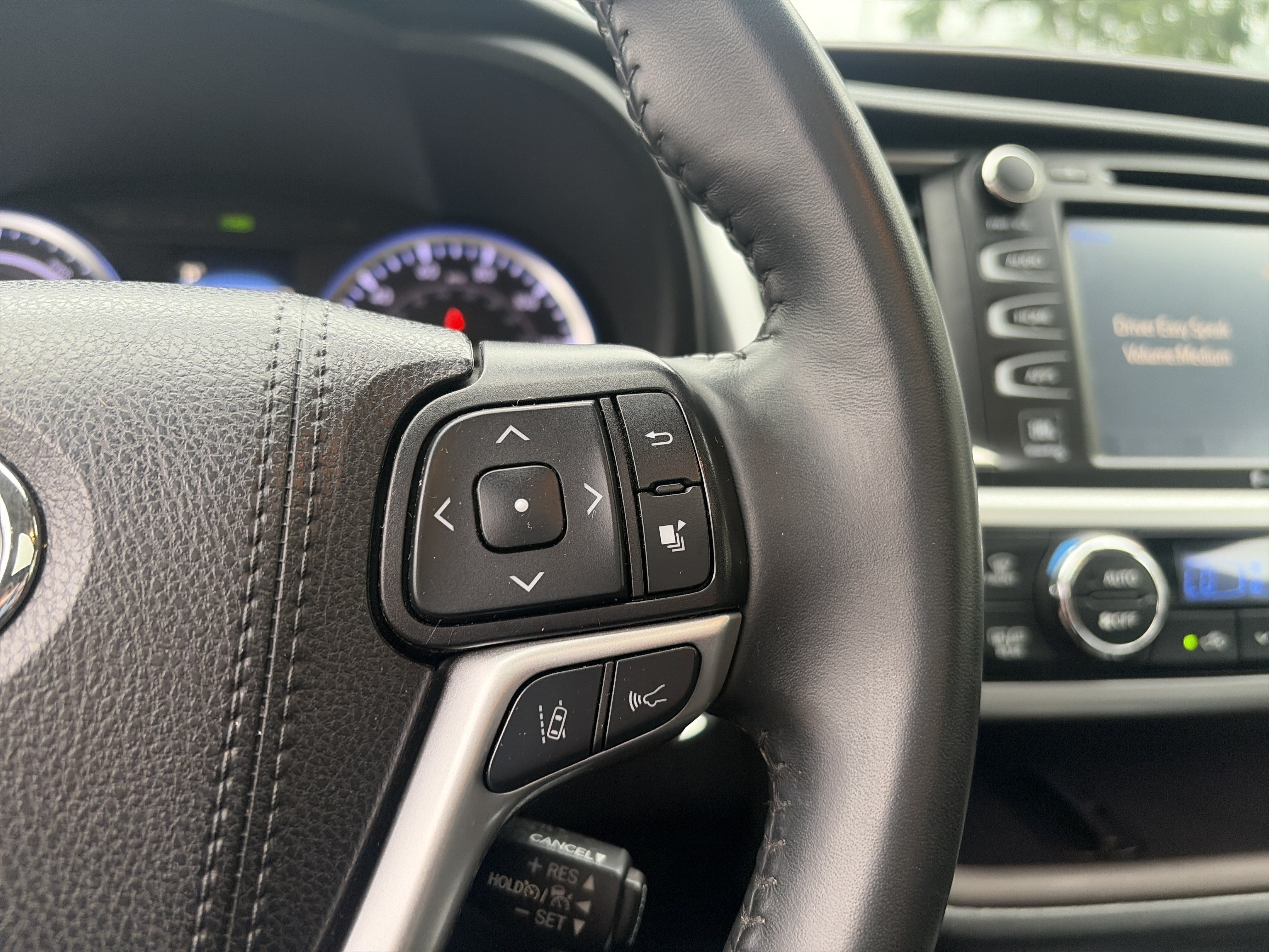 Used 2019 Toyota Highlander Limited AWD/4WD image 38