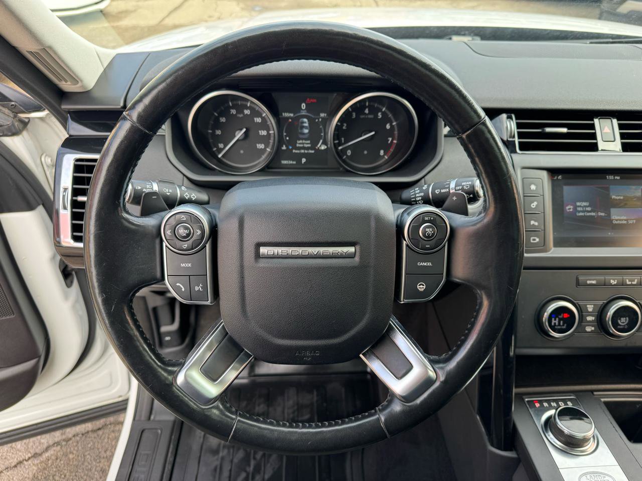 Used 2017 Land Rover Discovery SE image 28