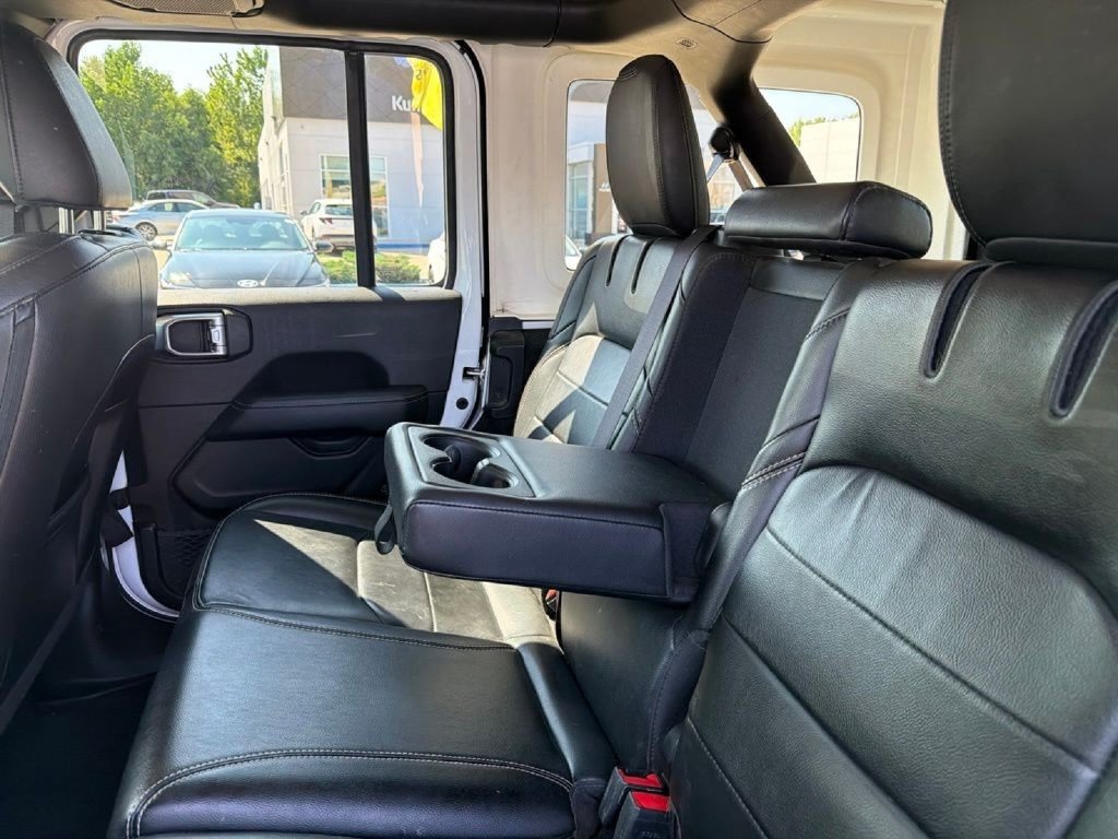 Used 2023 Jeep Wrangler Unlimited Sahara AWD/4WD image 13