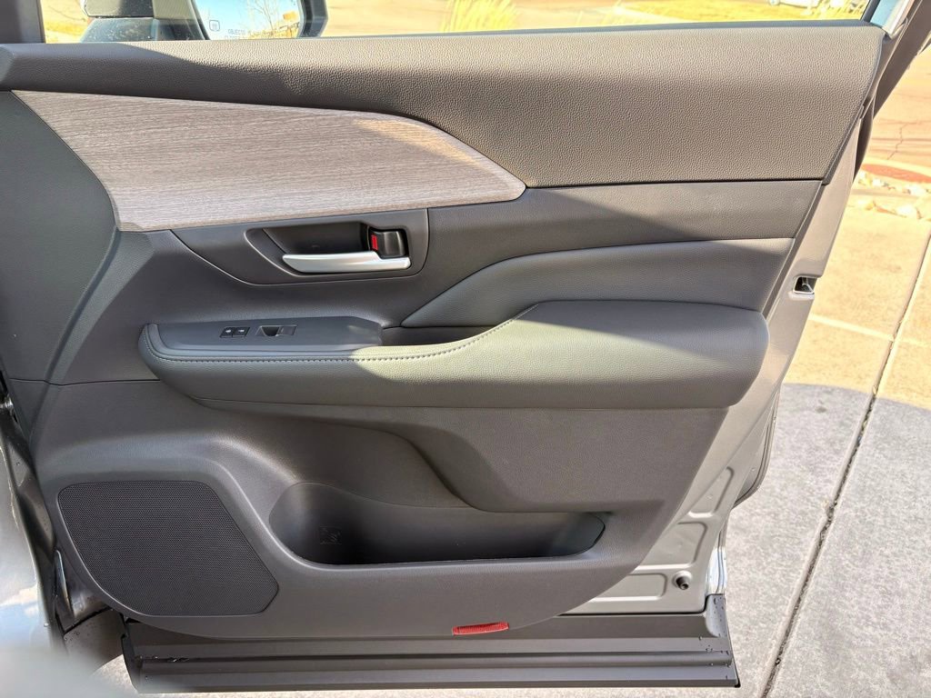 Used 2026 Toyota Grand Highlander Platinum image 32