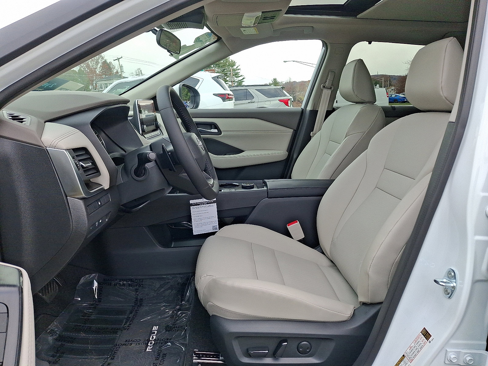 Used 2026 Nissan Rogue SV w/ SV Premium Package image 13