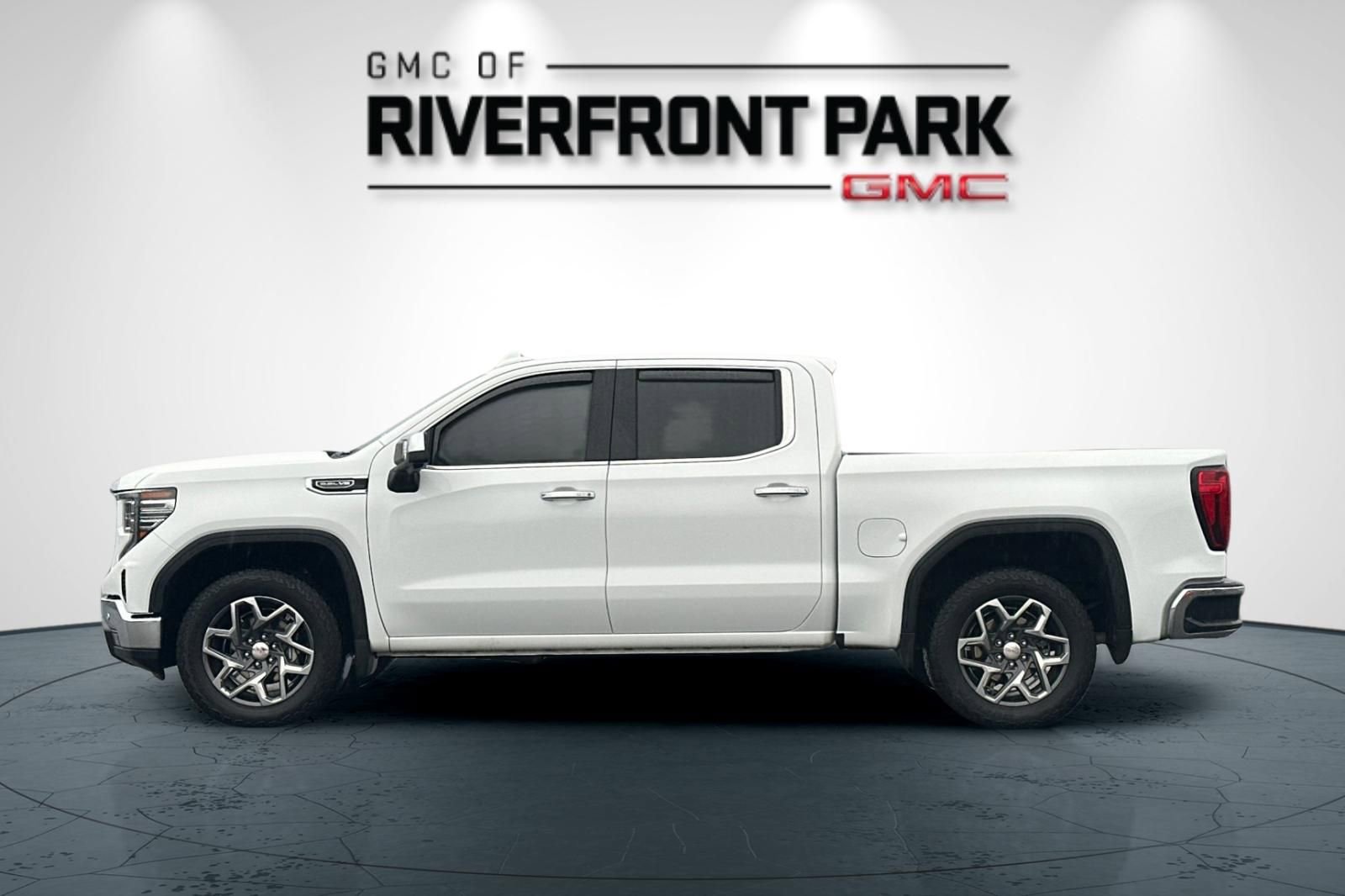 Used 2024 GMC Sierra 1500 SLT w/ SLT Premium Plus Package AWD/4WD image 6