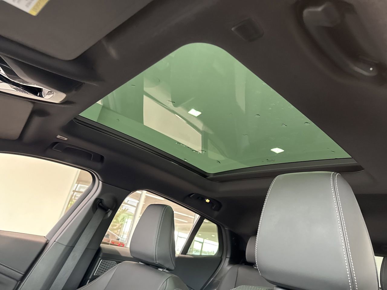 Used 2025 BMW X2 xDrive28i w/ Technology Package image 16