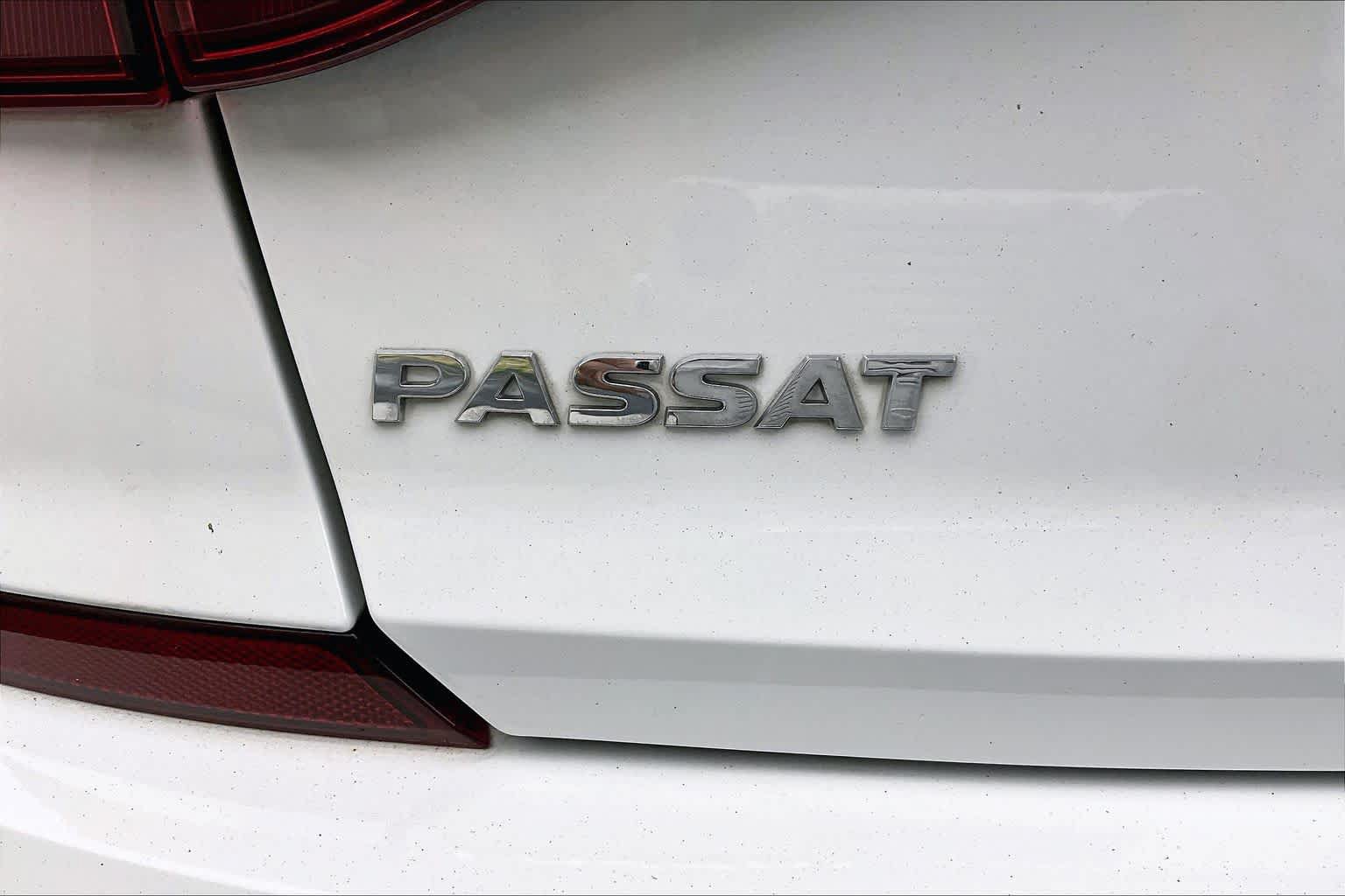 Used 2018 Volkswagen Passat 2.0T R-Line FWD image 31