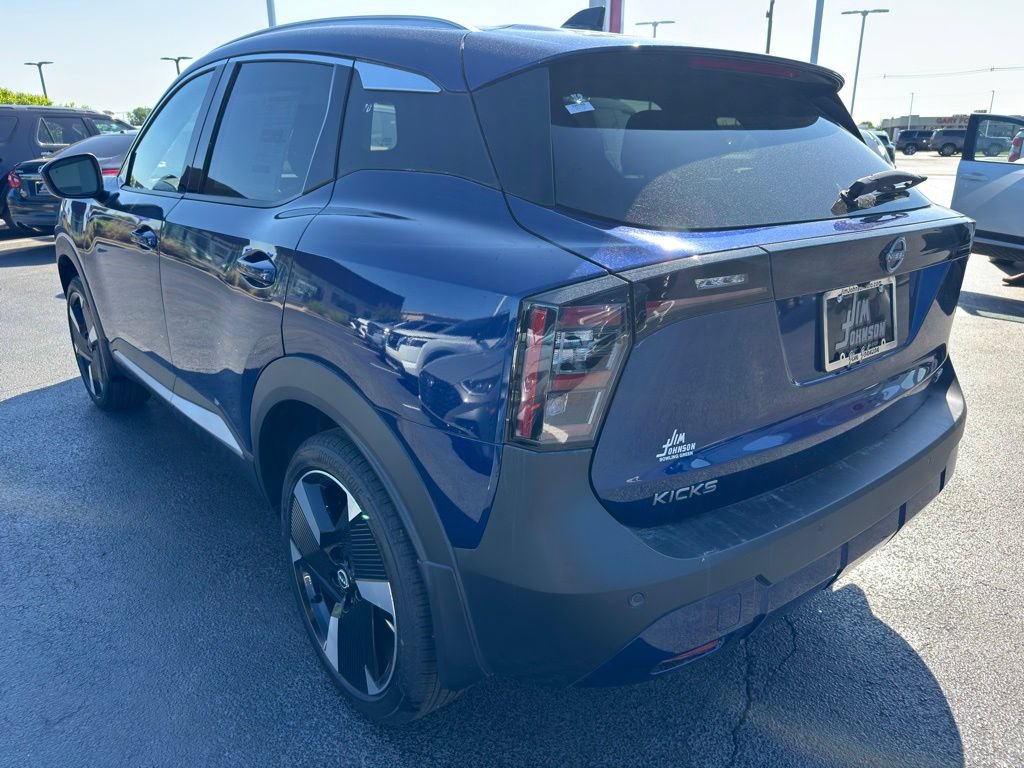New 2026 Nissan Kicks SR w/ SR Premium Package FWD image 3
