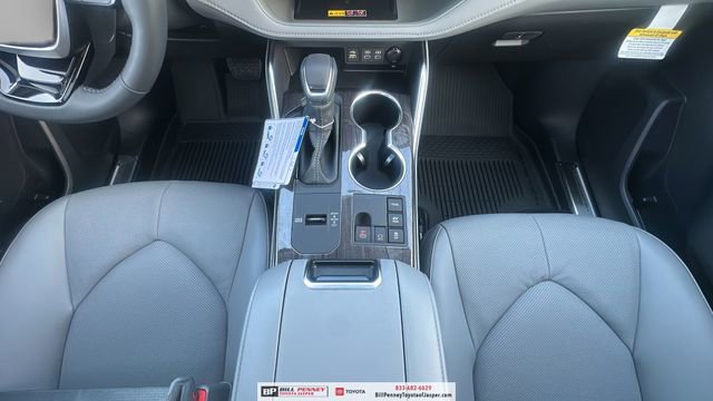 New 2026 Toyota Highlander Platinum image 9