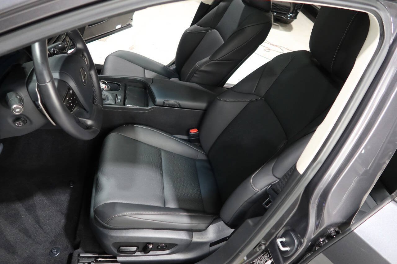 Used 2025 Lexus ES 300h F Sport w/ Accessory Package (Z2) FWD image 19